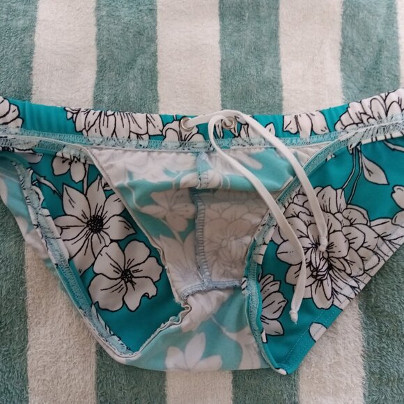 NEPTUNE DESIGNER SWIMBRIEF, SIZE SMALL, WHITE FLOWERS ON TEAL (Pre-Owned) - Picture 8 of 10